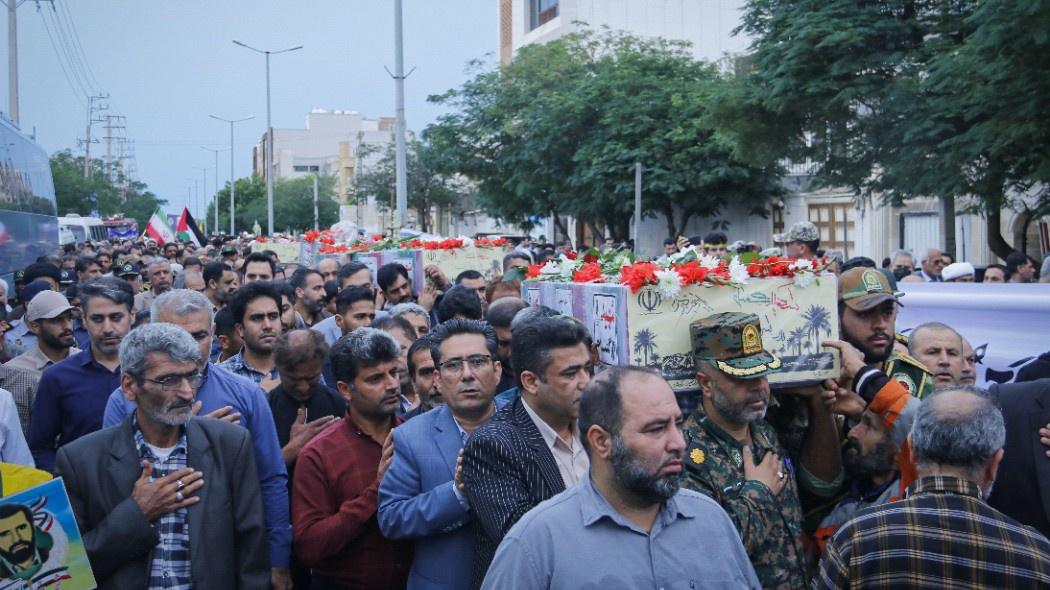 استقبال مردم بوشهر از پیکر ۵ شهید گمنام