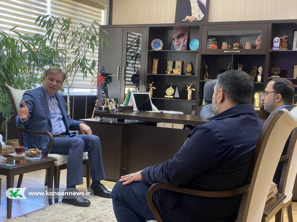 با هدف گسترش عدالت فرهنگی و دسترسی عادلانه به خدمات تربیتی؛  ۳۰ روستای استان بوشهر زیر چتر کتابخانه‌های سیار کانون قرار می‌گیرند/ تحقق مطالبه کودکان و نوجوانان در دیدار استاندار با مدیرعامل کانون 